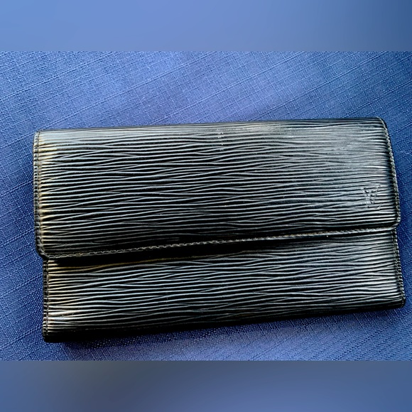 Louis Vuitton Black wallet. Comes with box, dust bag and paper - Picture 2 of 12